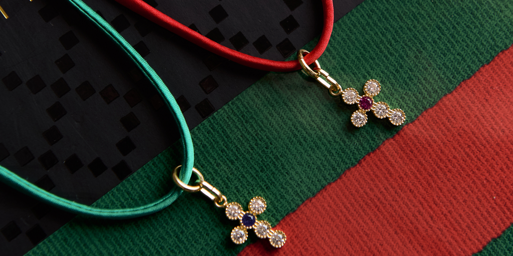 1 Pezzo Collana con ciondolo in lega placcata in oro 18K, delicata, con 12 pietr 1 Pezzo Collana con ciondolo in lega placcata in oro 18K, delicata, con 12 pietr