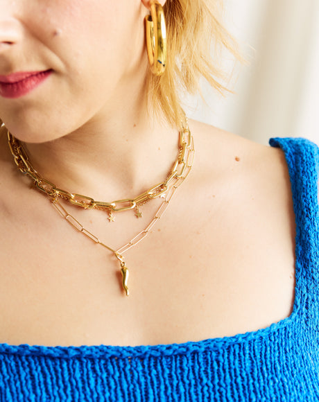 Model wearing Rimini chain with Toro Gold Pendant.