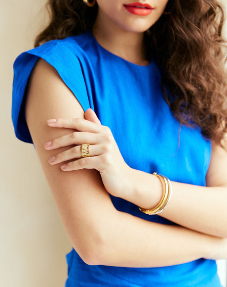 Model wearing the Amore Ring.
